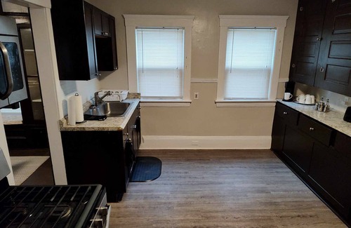 Cleveland Apartment | Great location: Close to Case, UH, Cleve Clinic, Little Italy, museums, & more