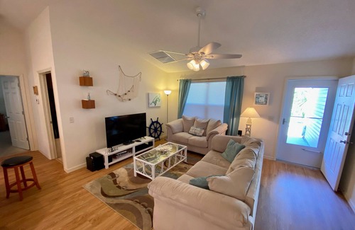 Duval House | Great Location! Fun! Great Home with Golf Cart, BBQ & FREE WiFi included!