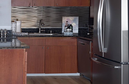 Kalihi - Palama Condo | Great Location to the hospitals: 2 bed 1 bath Fully furnished.