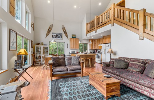 Skykomish House | Great Northern Lodge - log home on secluded acreage with game room