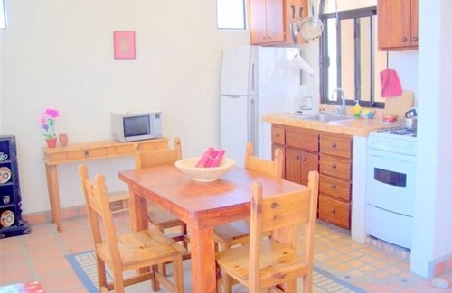 Los Barriles Cabin | Great Ocean Views, Fast Wi-Fi, Pickleball, Near Beach, Kayaks, Bikes, Snorkeling