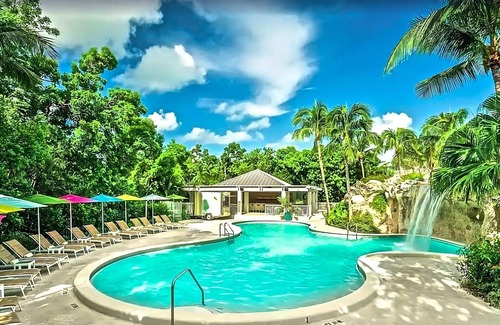 Rock Harbor Hotel | Great Place to Stay! 4 Classy Units, Outdoor Pool and Hot Tub
