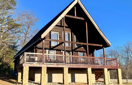 Spencer Cabin | Great rates for a 2B/2B cabin by Fall Creek Falls! Book your summer vacay now!n