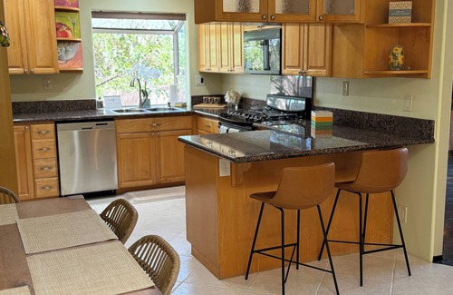 Simi Valley House | Great Resort Type Stay!