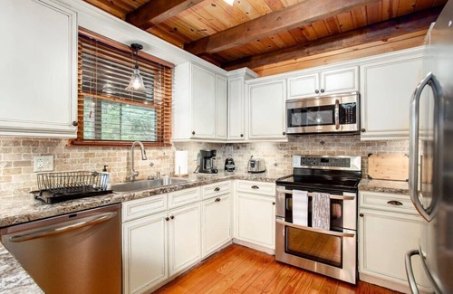 Cashes Valley Cabin | Great room/Kids playset/Pool/HotTub/Arcade/Slps 9