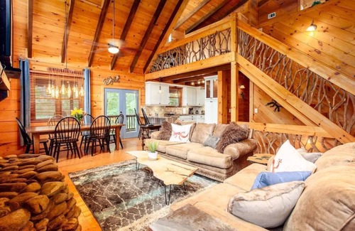 Cashes Valley Cabin | Great room/Kids playset/Pool/HotTub/Arcade/Slps 9