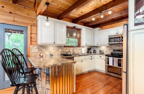 Cashes Valley Cabin | Great room/Kids playset/Pool/HotTub/Arcade/Slps 9