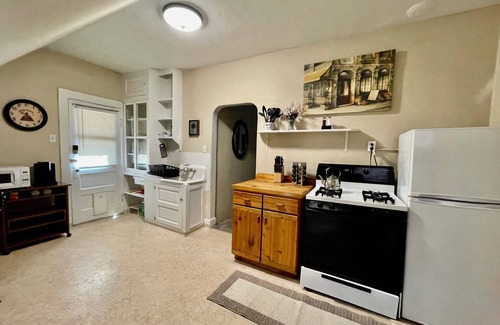 Pueblo Apartment | Great Studio Apartment for Traveling Professional with AC, WiFi