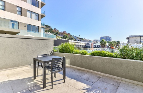 Cape Town City Centre Apartment | Great Studio with Balcony and City views