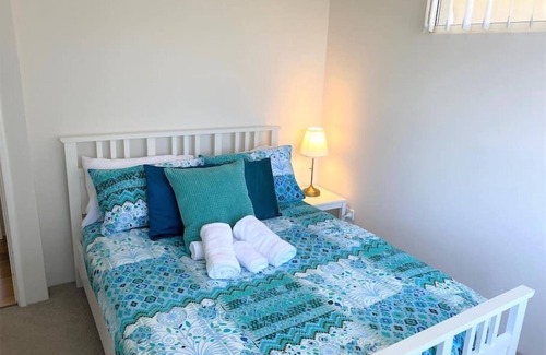 Bassendean Apartment | GREAT VALUE CLOSE AIRPORT/SHOPS WIFI NETFLIX WINE