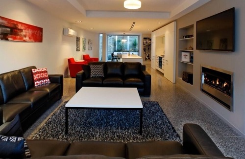 Queenstown City Centre House | Great Value in Queenstown Town Sleeps 10