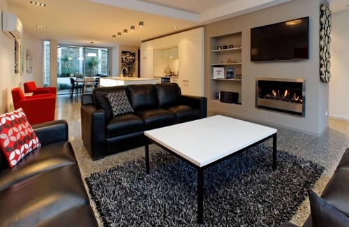 Queenstown City Centre House | Great Value in Queenstown Town Sleeps 10