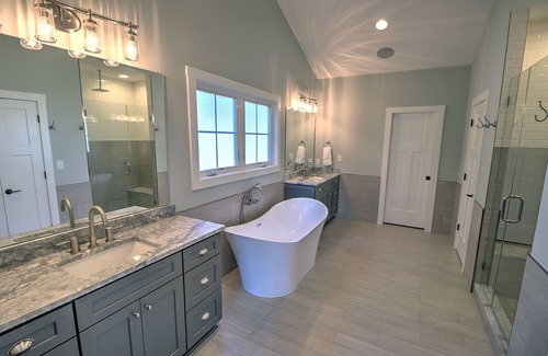 Sherrills Ford House | Great Views, Deep Water Swimming, Fiber Wifi, Complimentary Level 2 EV Charging