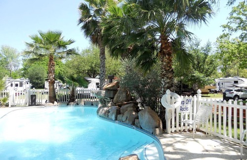 Kingsland Condo | ⭐Great4Stargazing ⭐ Steps2Lake ⭐ Perfect4Families ⭐Patio