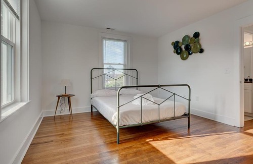 Durham Apartment | Greatly Located and Elegant 1BR with Parking