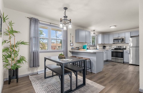 Green Bay House | Green Bay Getaway - 4 minute walk to Lambeau and Resch Center