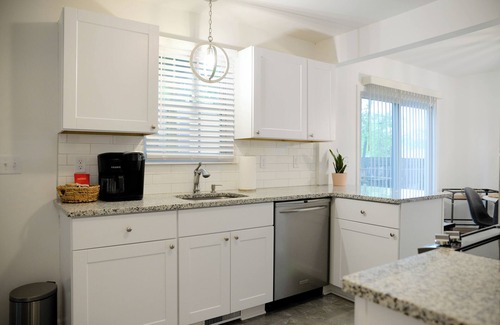 Dunean House | Green Bungalow < Less Than 10 Min to Dtw Greenville Family Friendly