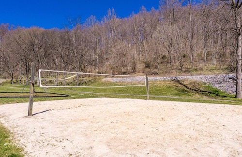 Lancaster House | Green Door Lodge: A relaxing Lodge for couples and families visiting the lake.