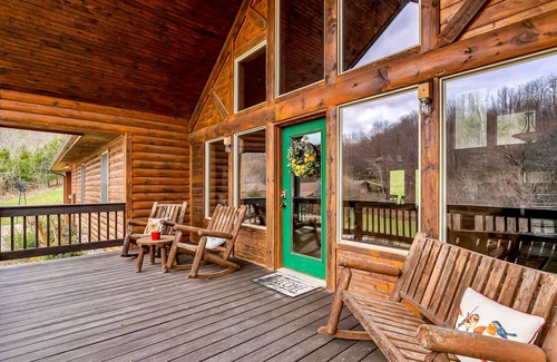 Lancaster House | Green Door Lodge: A relaxing Lodge for couples and families visiting the lake.