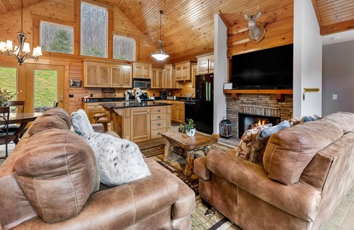 Lancaster House | Green Door Lodge: A relaxing Lodge for couples and families visiting the lake.