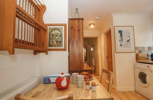 Reydon Cottage | GREEN GATE COTTAGE, pet friendly, with open fire in Reydon