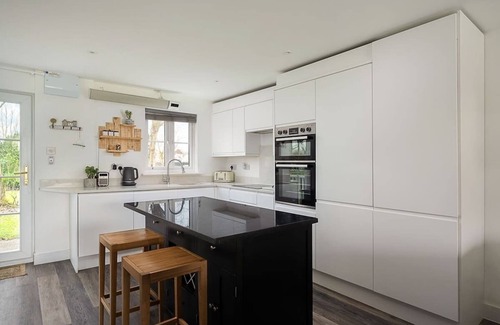 South Cerney House | Green Haven | Cotswold Lakehouse + Games + Views