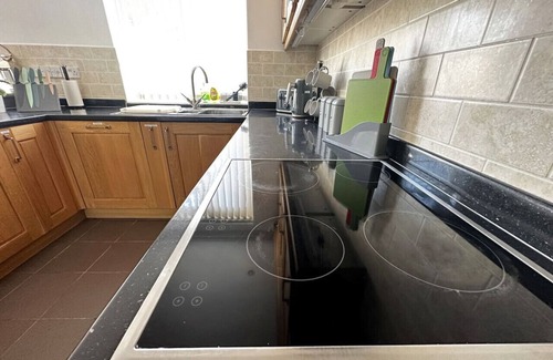 Kidlington House | Green Haven Villa (4-Bedroom)-Parking,Netflix,WIFI