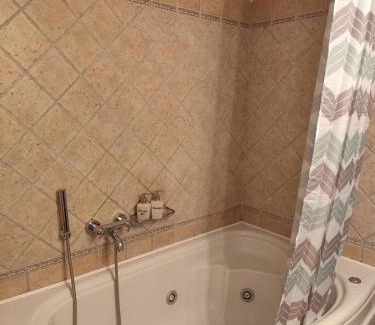 Delfoi Apartment | Green house in Chrisso