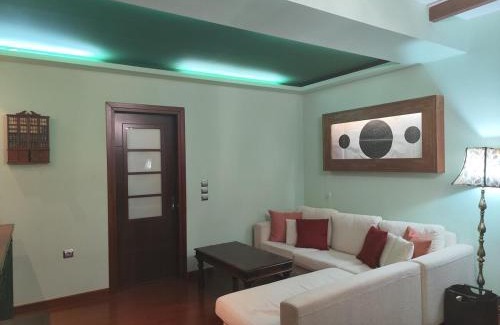 Delfoi Apartment | Green house in Chrisso