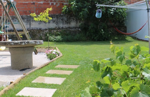 Nadadouro House | Green house with pool