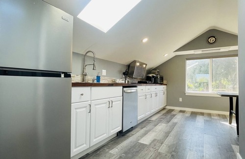 Green Lake House | Green Lake 1st LineHome B with Whole House Central Air Conditioners