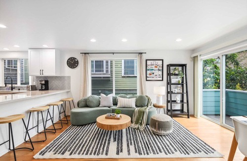 North College Park House | Green Lake Remodelled home with AC, garage, yard