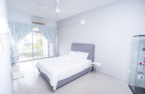 George Town House | Green Lane by Plush