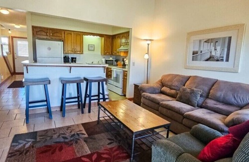 Holiday Island House | Green Meadow 2 Condo Lake Access, Marina, Golf