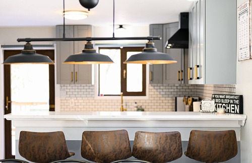 Mount Pocahontas House | Green Pearl Luxury Vacation - Hot Tub, Game Room, Fire Pit, AC, Shared Pool