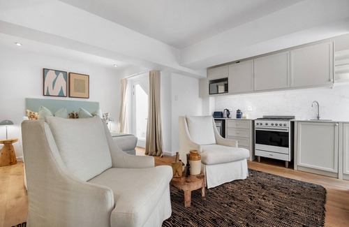Green Point Apartment | Green Point Charming Studio Apartment with Patio