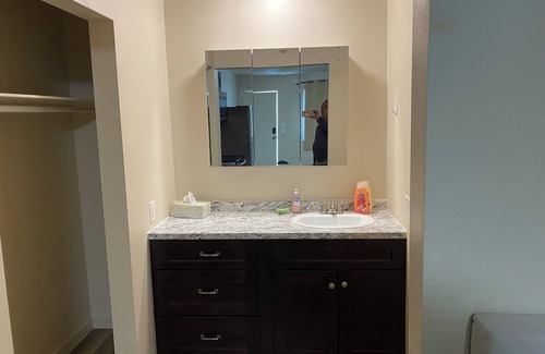 Green River Apartment | Green River Inn Suites with Kitchenettes & Self-Serve Laundry