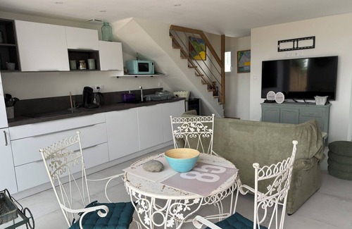 Barbatre House | Green sailing: a stopover with your feet in the water