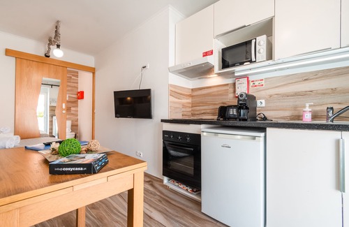 Peniche de Cima Apartment | Green Studio with private patio, 200 meters, 3 min by foot Beach of Peniche