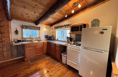 Homer Cabin | Green Timbers Lodging/Redwood Cabin