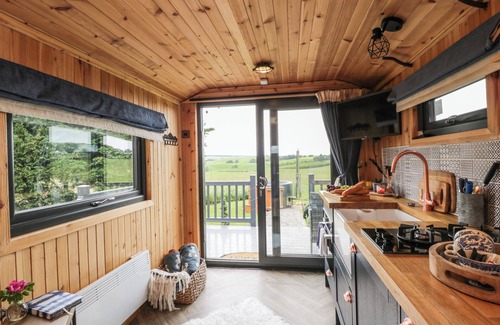 Kirkmichael Cottage | GREENACRES CARRIAGE, romantic, with pool in Maybole