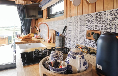 Kirkmichael Cottage | GREENACRES CARRIAGE, romantic, with pool in Maybole