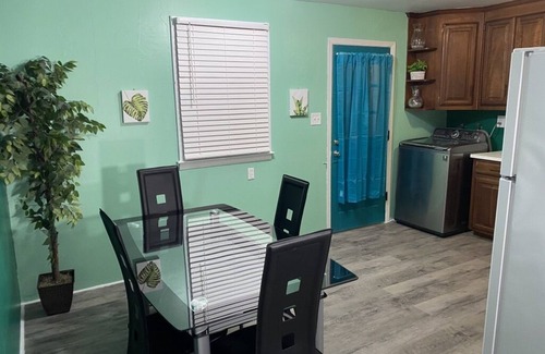 Norfolk - Virginia Beach House | GreenCharm - King Suite, 3BR, 4TVs- 30Day discount