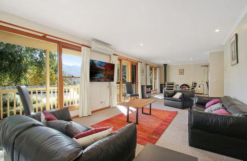 Bright House | Greenlea