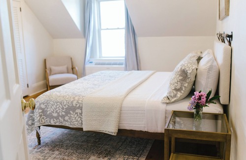 Boothbay Harbor Hotel | Greenleaf Inn 3 - Gorgeously Renovated King Suite, Large Bath, Balcony, Harbor Views!