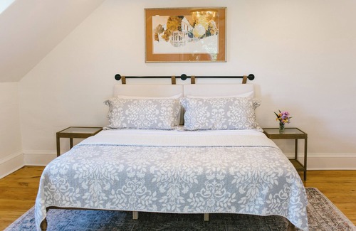 Boothbay Harbor Hotel | Greenleaf Inn 3 - Gorgeously Renovated King Suite, Large Bath, Balcony, Harbor Views!