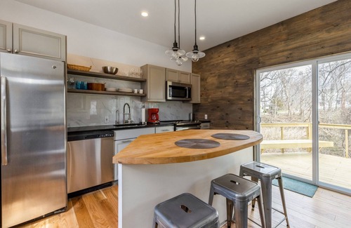 Southold House | Greenport Walk to beach & vineyard from this brand new home