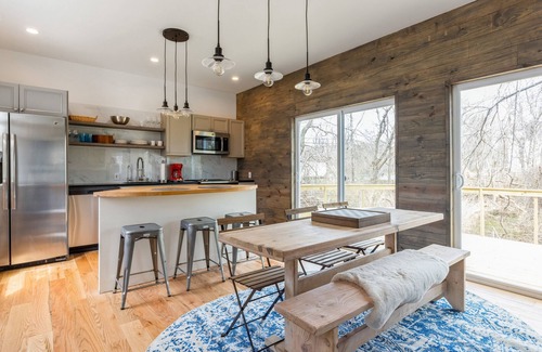 Southold House | Greenport Walk to beach & vineyard from this brand new home