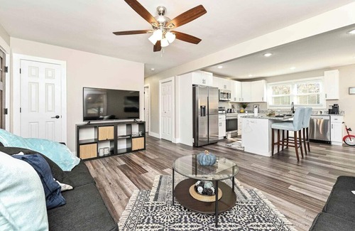 Greenville House | Greenville Gateway: Urban Retreat for All