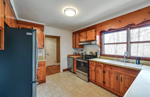 Wade Hampton House | Greenville Home w/ Private Pool: 7 Mi to Downtown